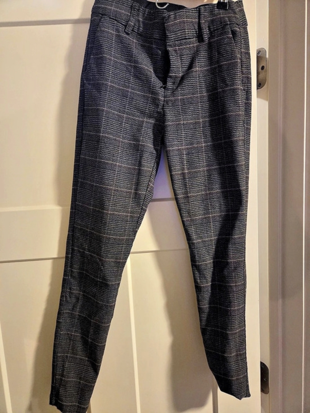 Maurices Skinny Plaid Trousers in Gray & Black Size S Like New